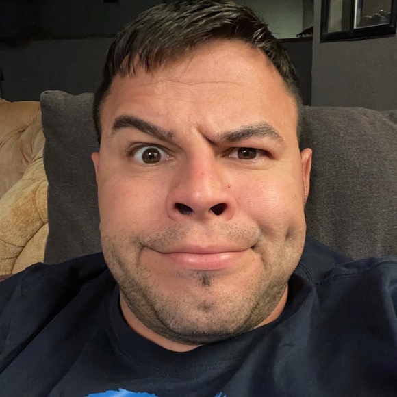Poshmark profile picture for @szebi
